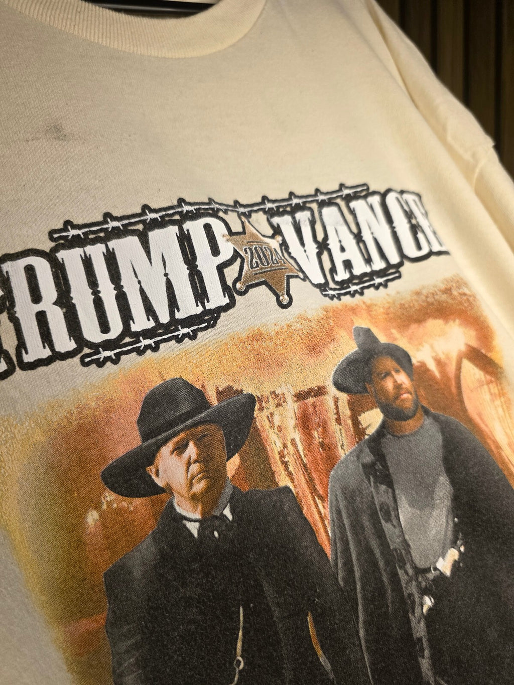 Gildan Men's T-shirt Trump Vance Justice Is Coming Graphic Cream XL BS2438