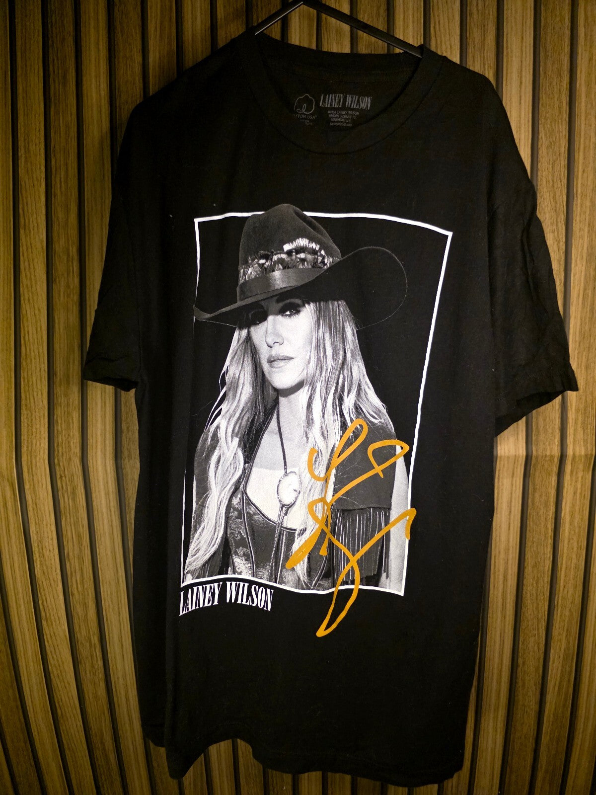 Lainey Wilson Black Graphic T-Shirt Yellow Signature Large 42/44 BS2445