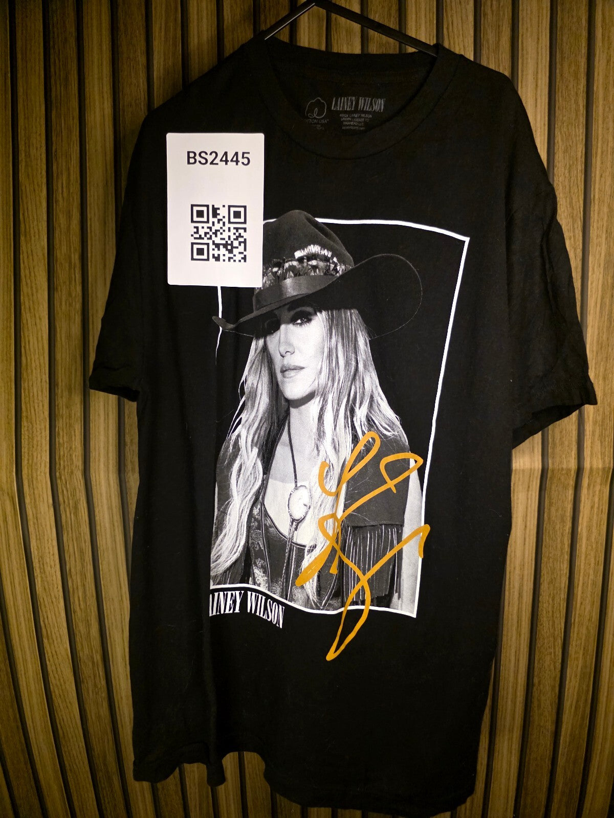 Lainey Wilson Black Graphic T-Shirt Yellow Signature Large 42/44 BS2445