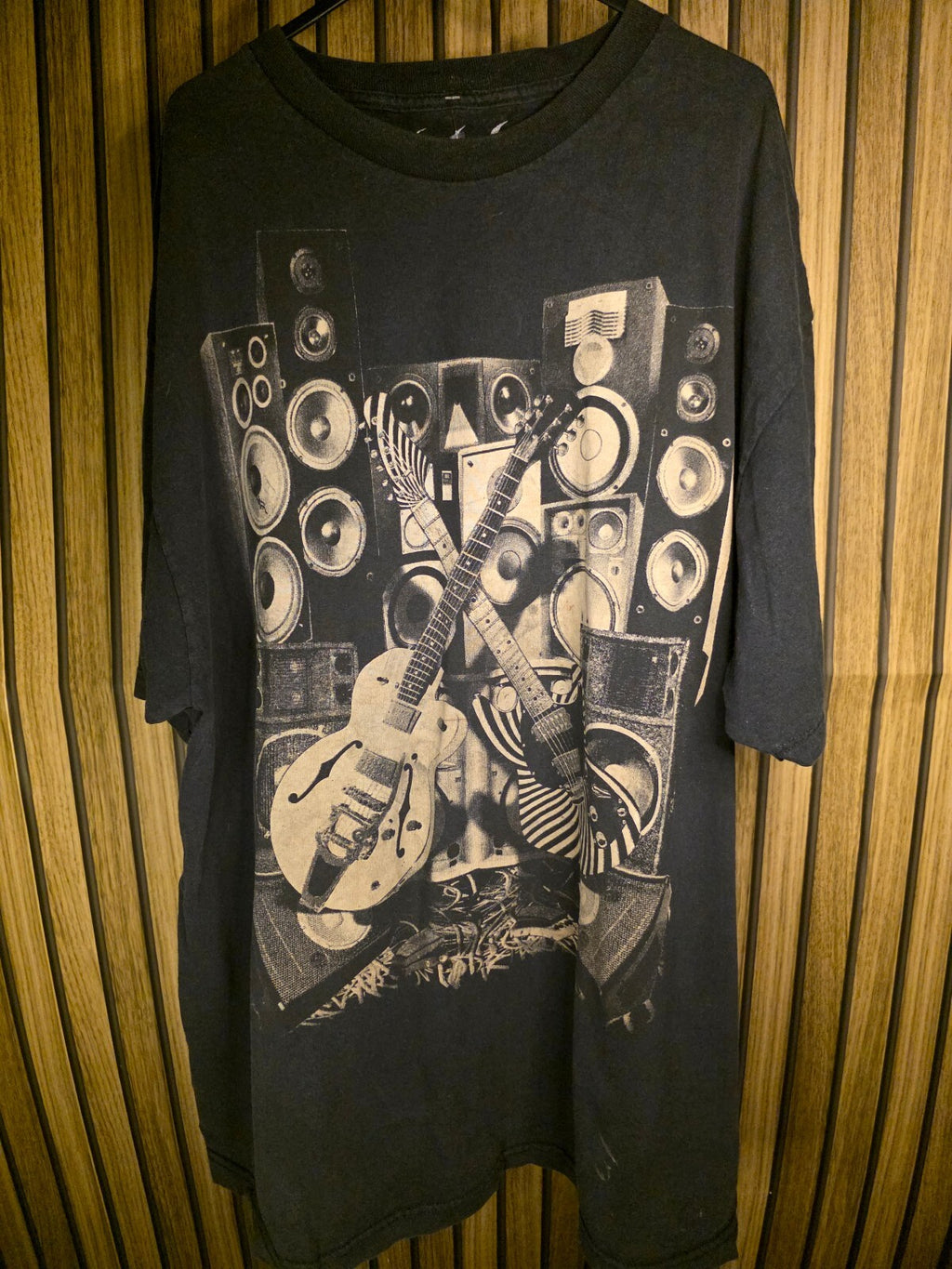 Solar Flare Men's T-shirt Guitar Speaker Graphic Black Beige 2XL BS2450