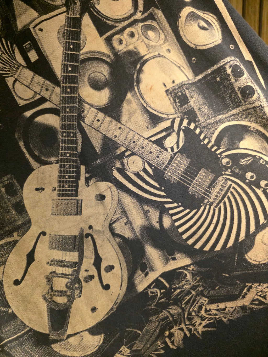 Solar Flare Men's T-shirt Guitar Speaker Graphic Black Beige 2XL BS2450