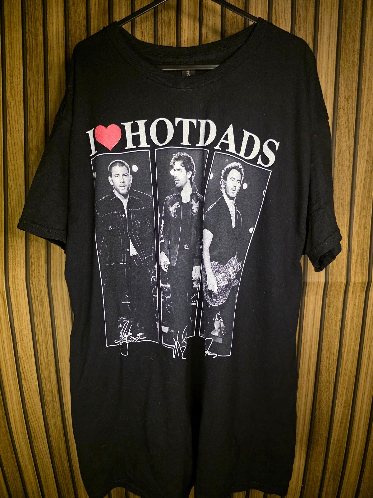 Gildan Hot Dads Band Graphic T-Shirt Black XL BS2462