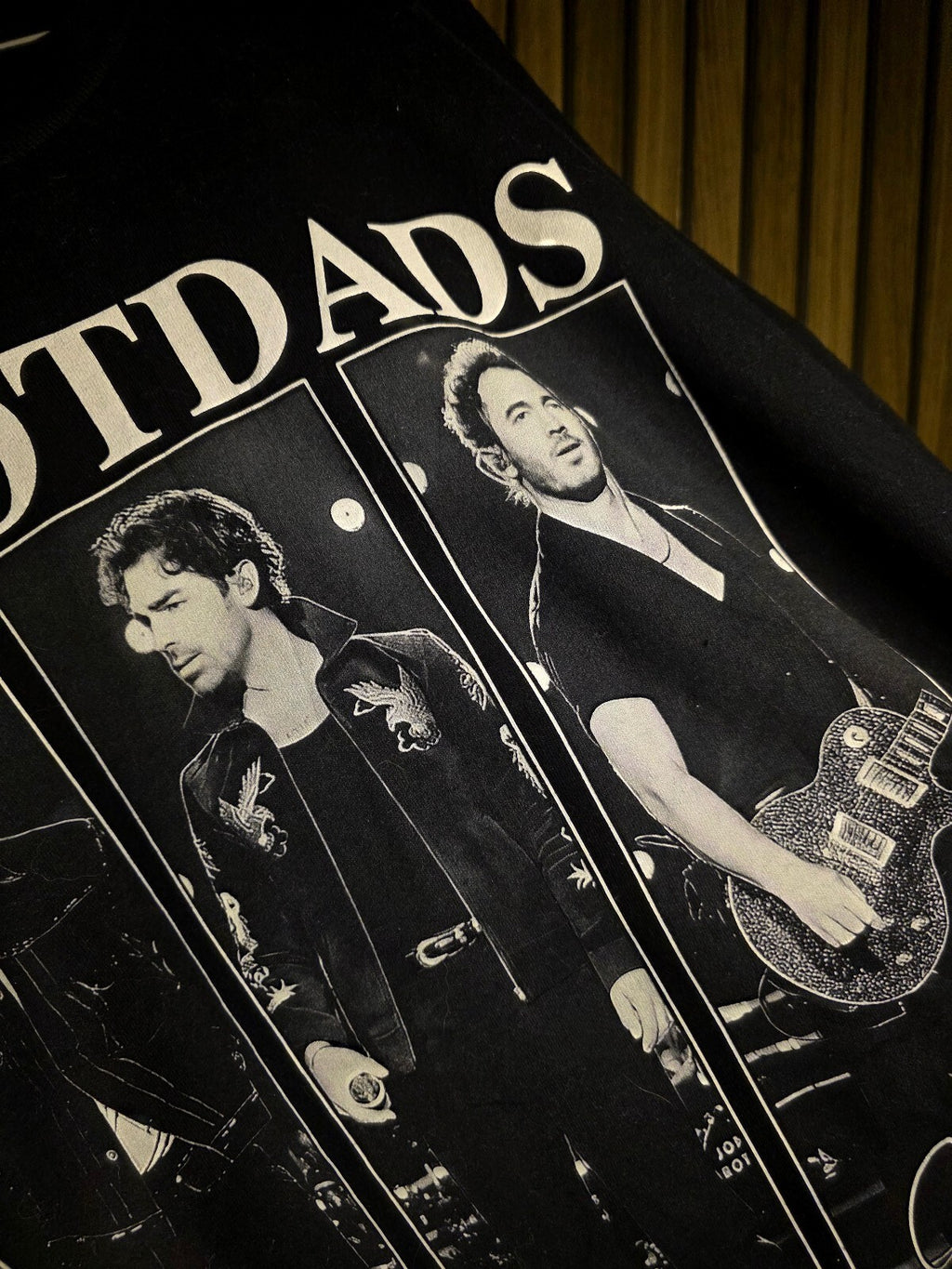 Gildan Hot Dads Band Graphic T-Shirt Black XL BS2462