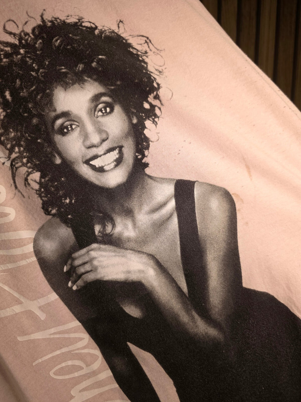 Whitney Houston T-shirt Pink Black Graphic Medium BS2480