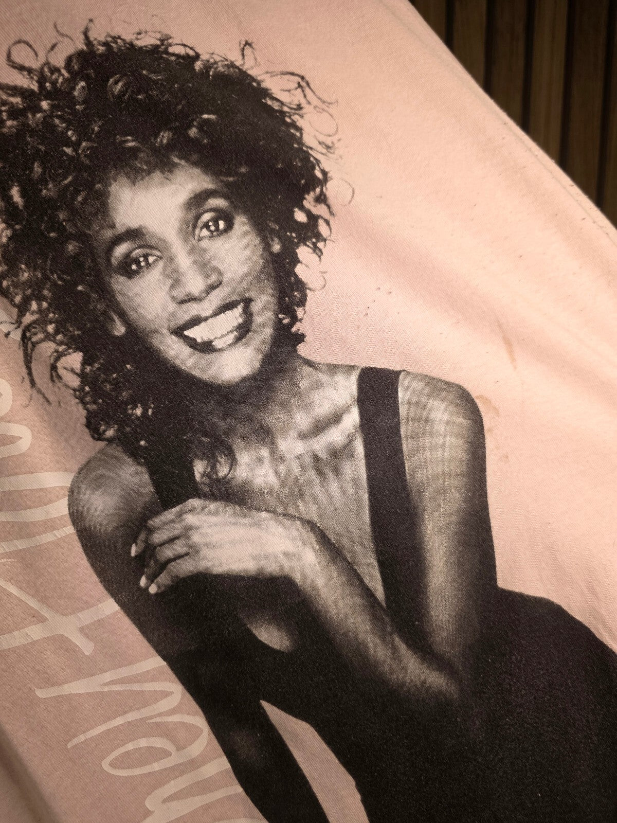 Whitney Houston T-shirt Pink Black Graphic Medium BS2480
