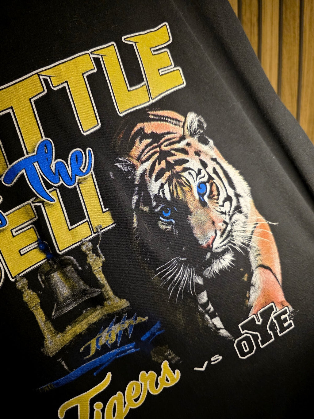 Battle of the Bell Tigers vs OYE Graphic T-Shirt Black Large RAN72