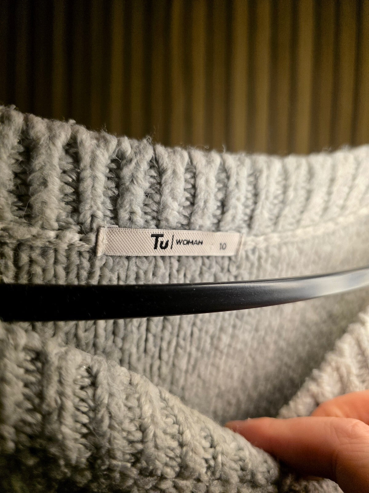 Tu Woman Grey Cable Knit Pullover Sweater Size 10 KN42