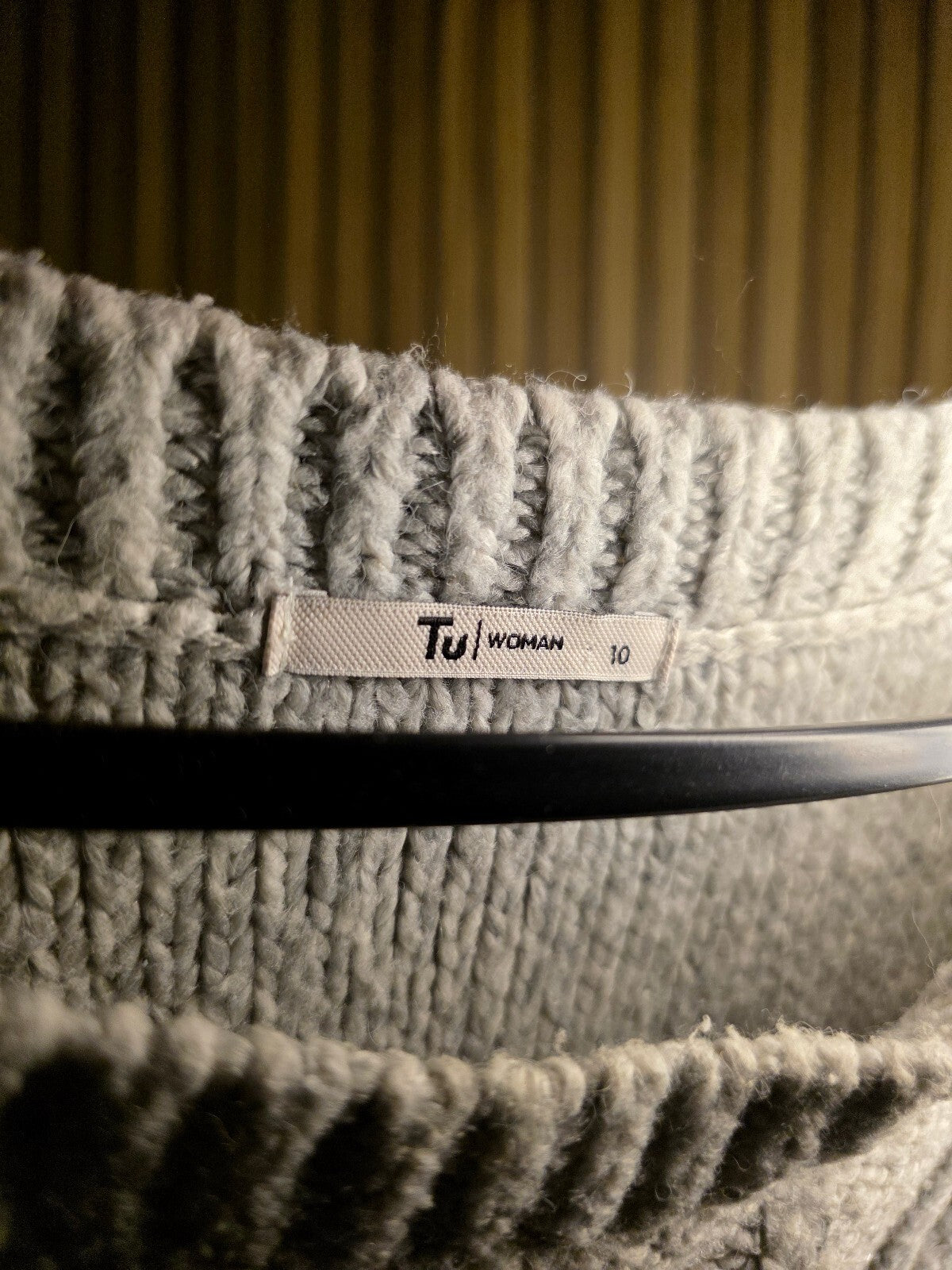 Tu Woman Grey Cable Knit Pullover Sweater Size 10 KN42