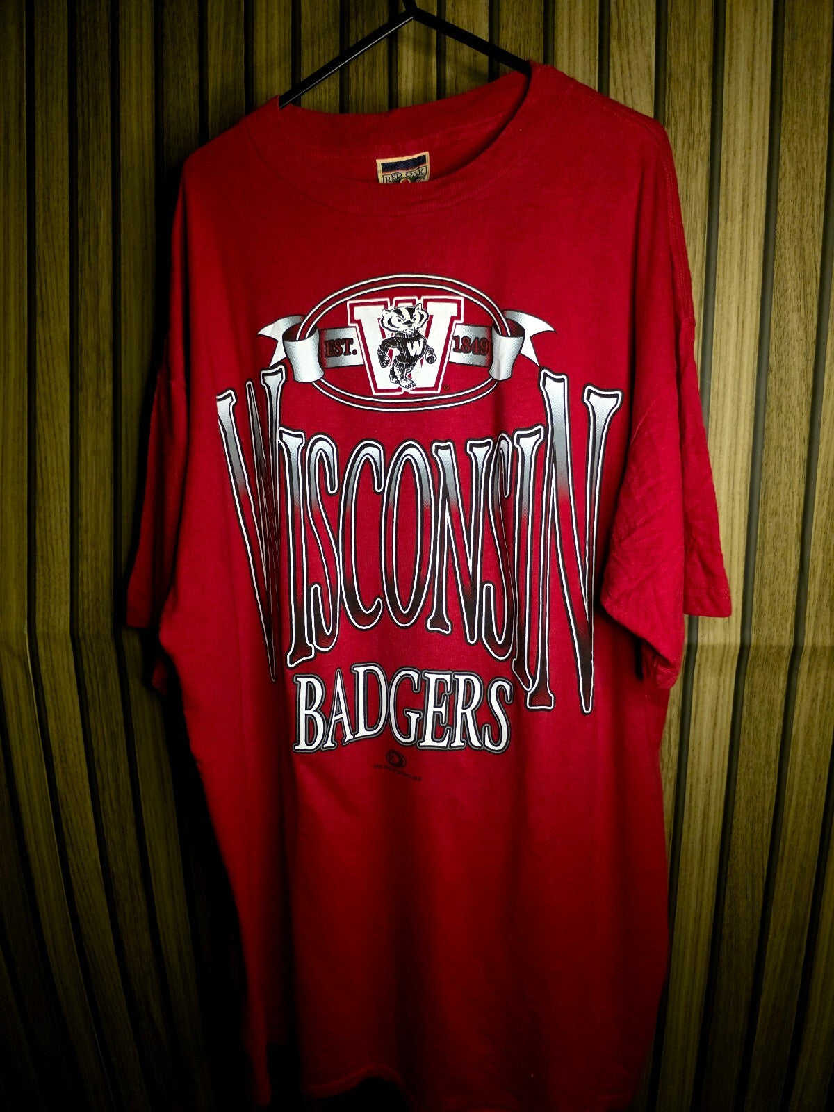 Wisconsin Badgers T-Shirt Red Large MX511