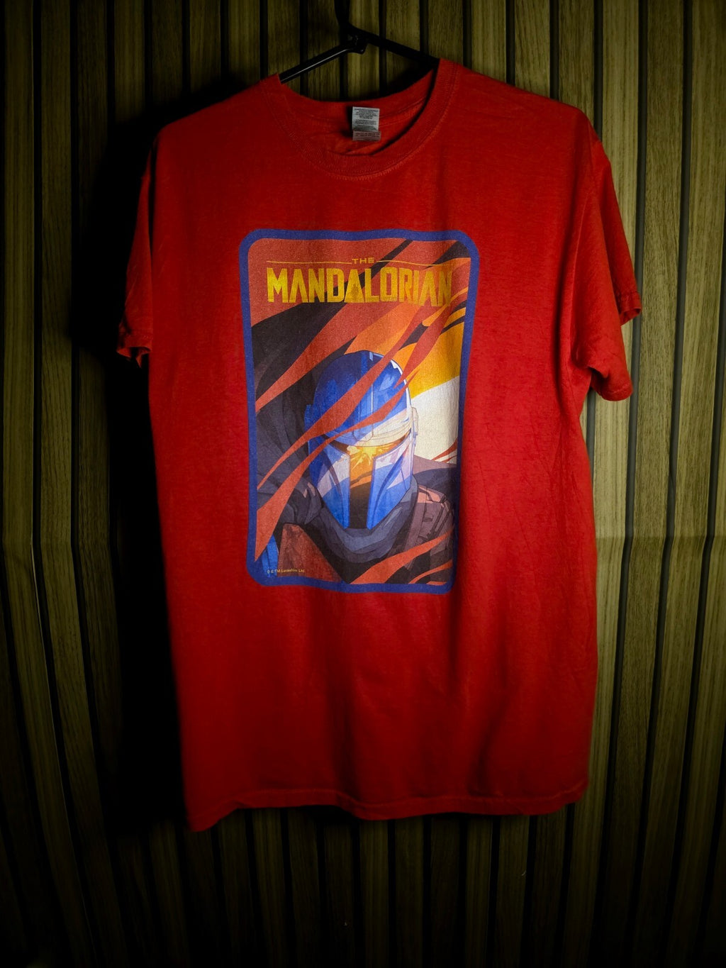 Mandalorian Poster Graphic Red T-Shirt M MX618