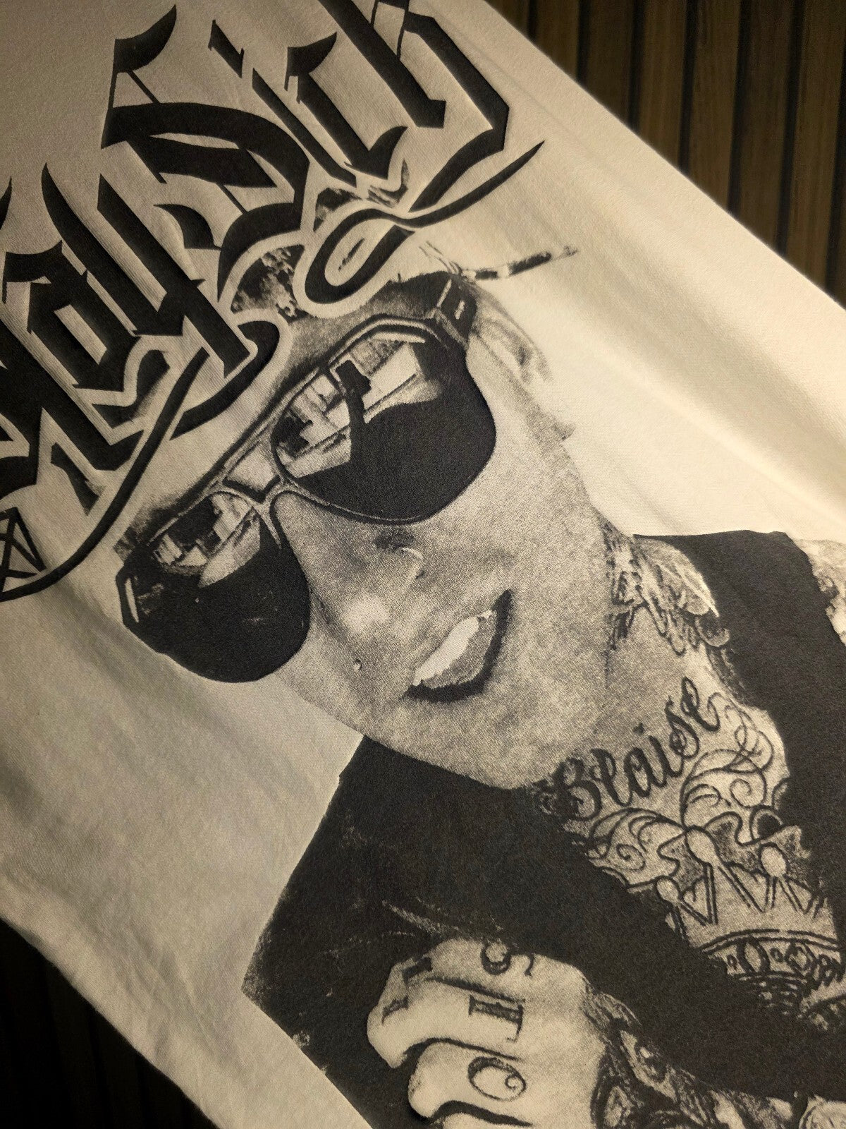 Gildan Stay Sick Graphic T-Shirt Black White Size L