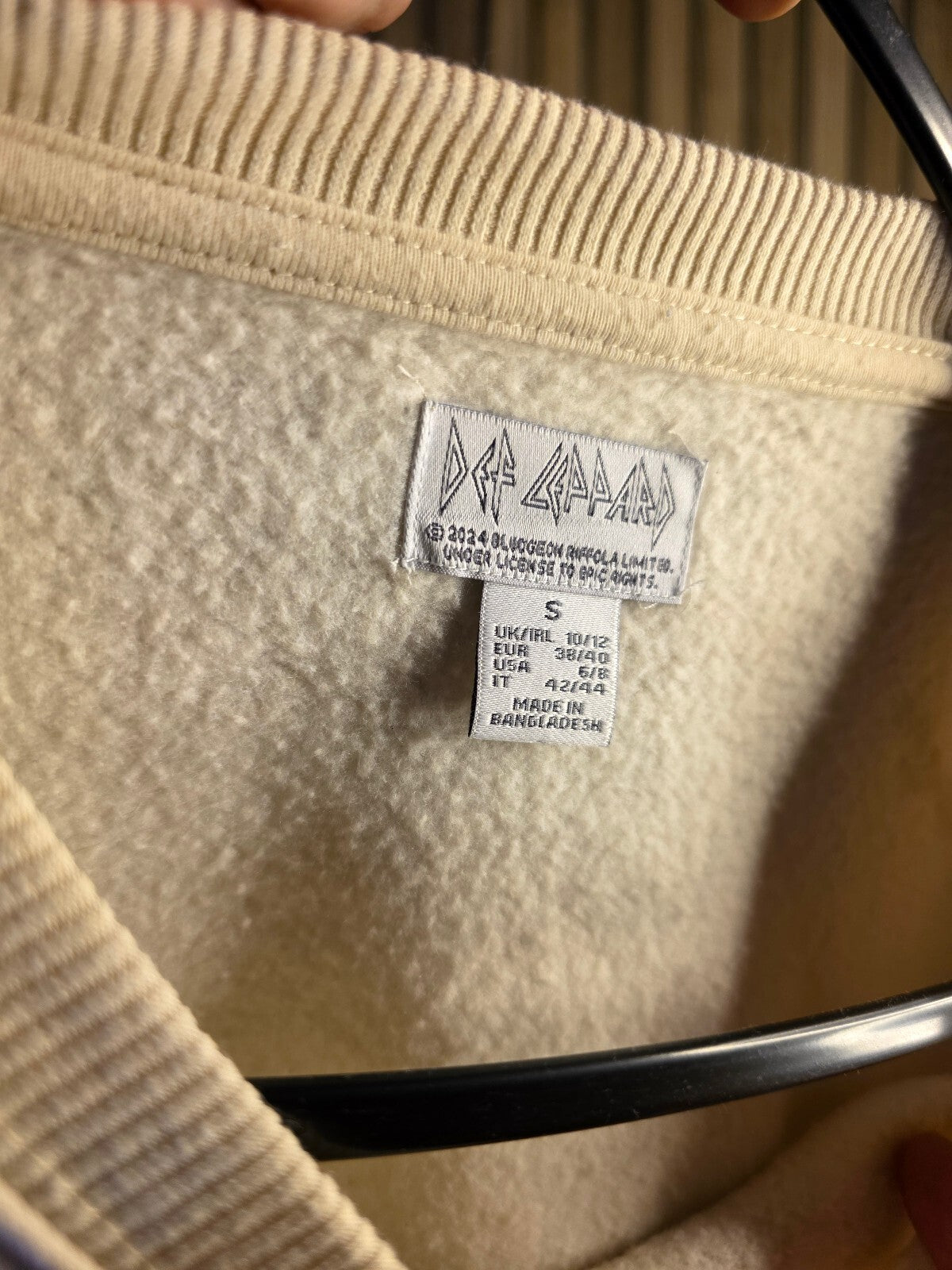 Def Leppard Sweatshirt Leopard Graphic Vintage Style Cream Small