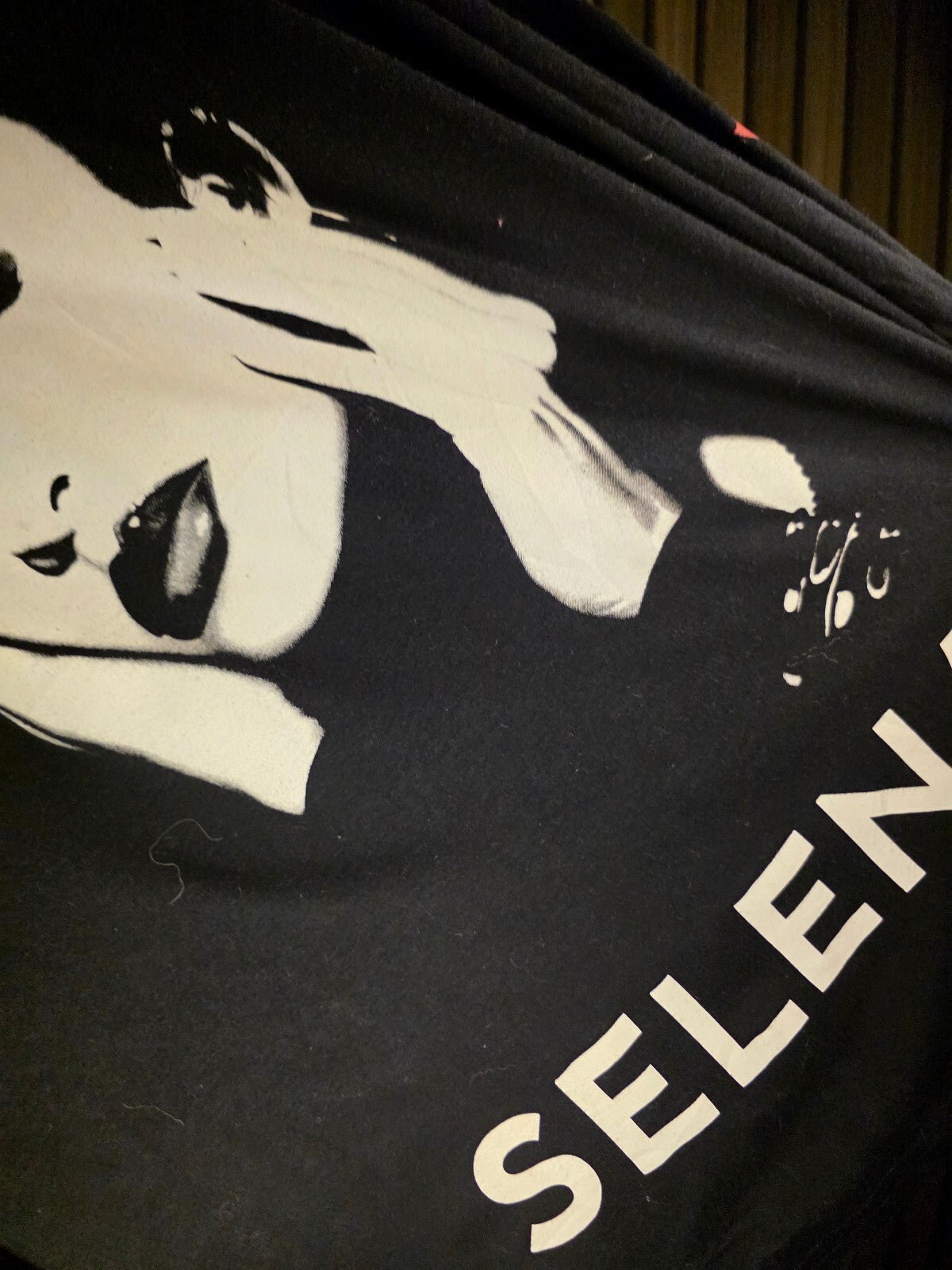 Selena Graphic Long Sleeve Black T-Shirt with Red Roses Size Large