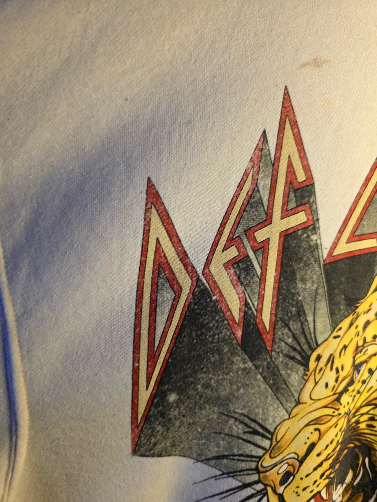 Def Leppard Sweatshirt Leopard Graphic Vintage Style Cream Small