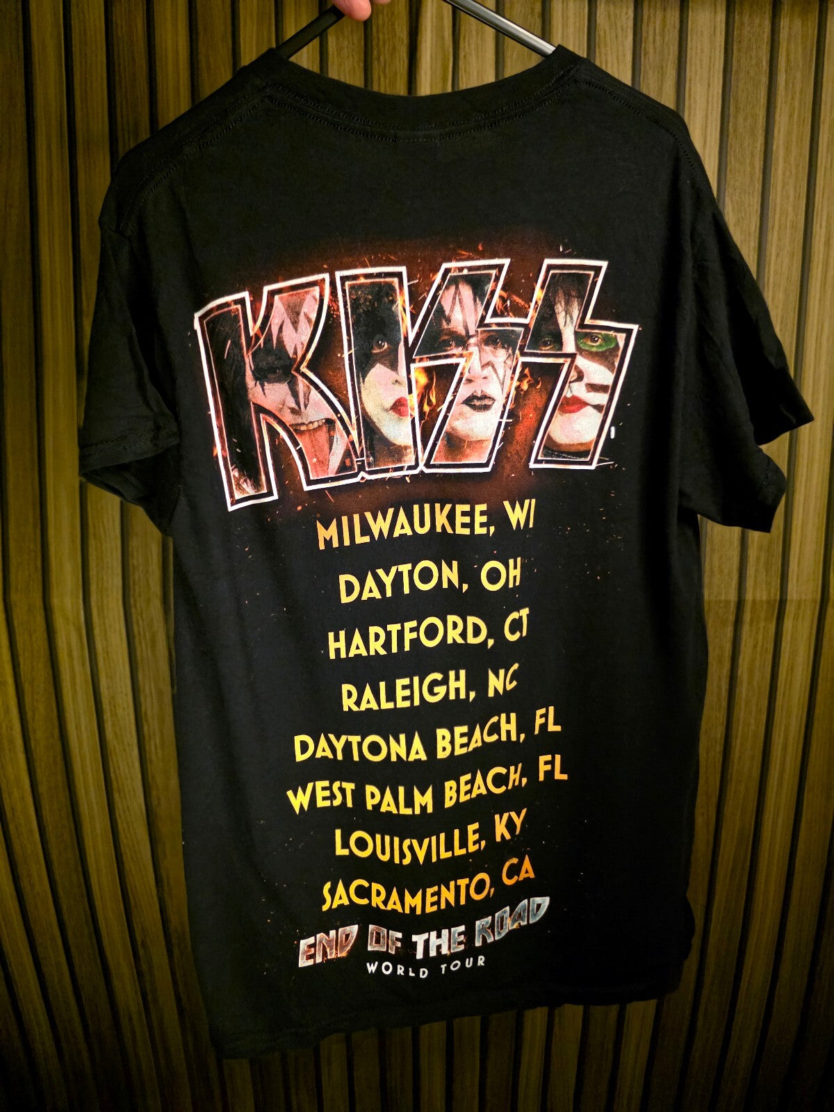 Gildan KISS End of the Road World Tour Black Graphic T-Shirt Small