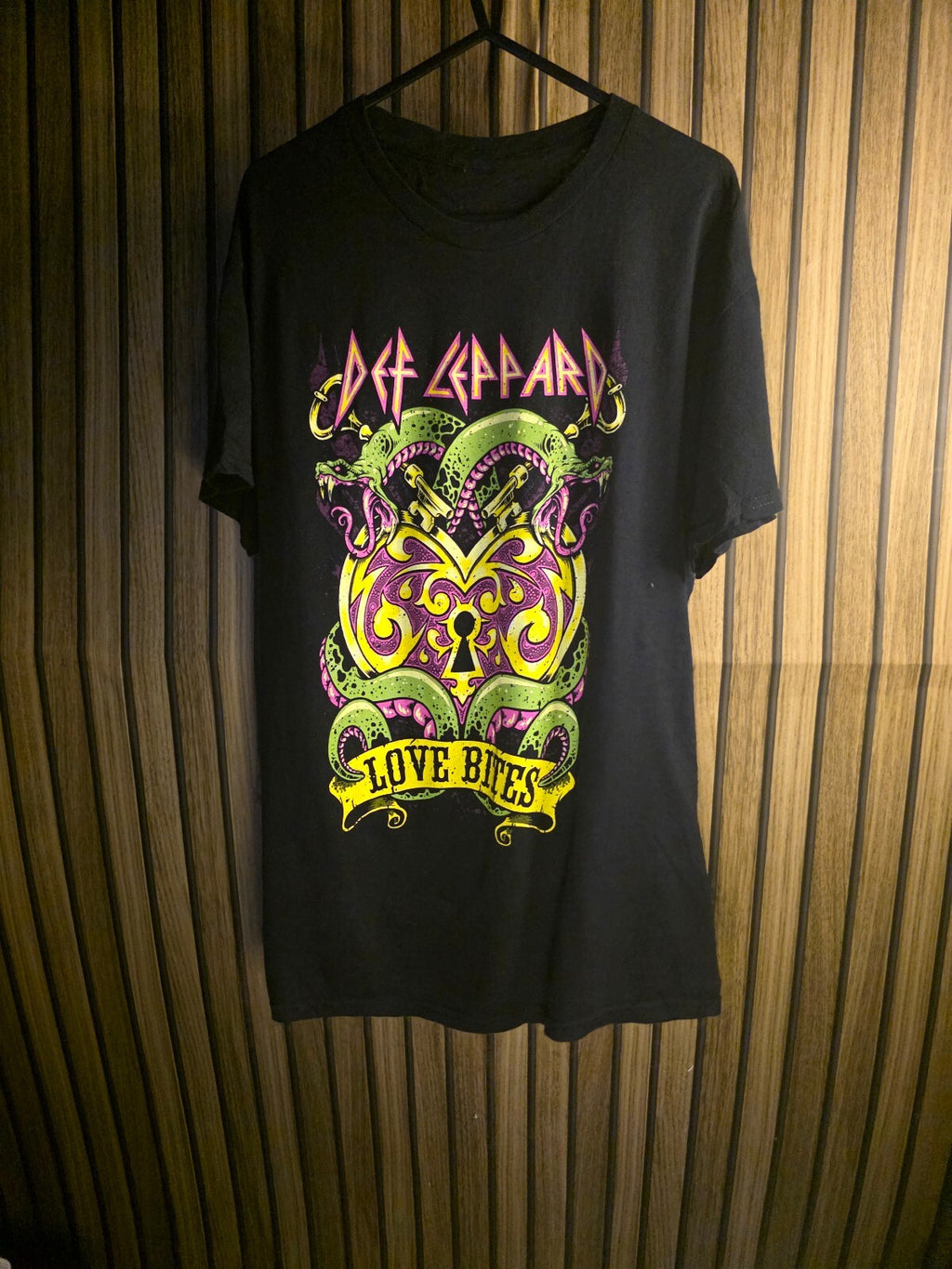 Def Leppard Love Bites Graphic T-Shirt Black Unisex Size Small