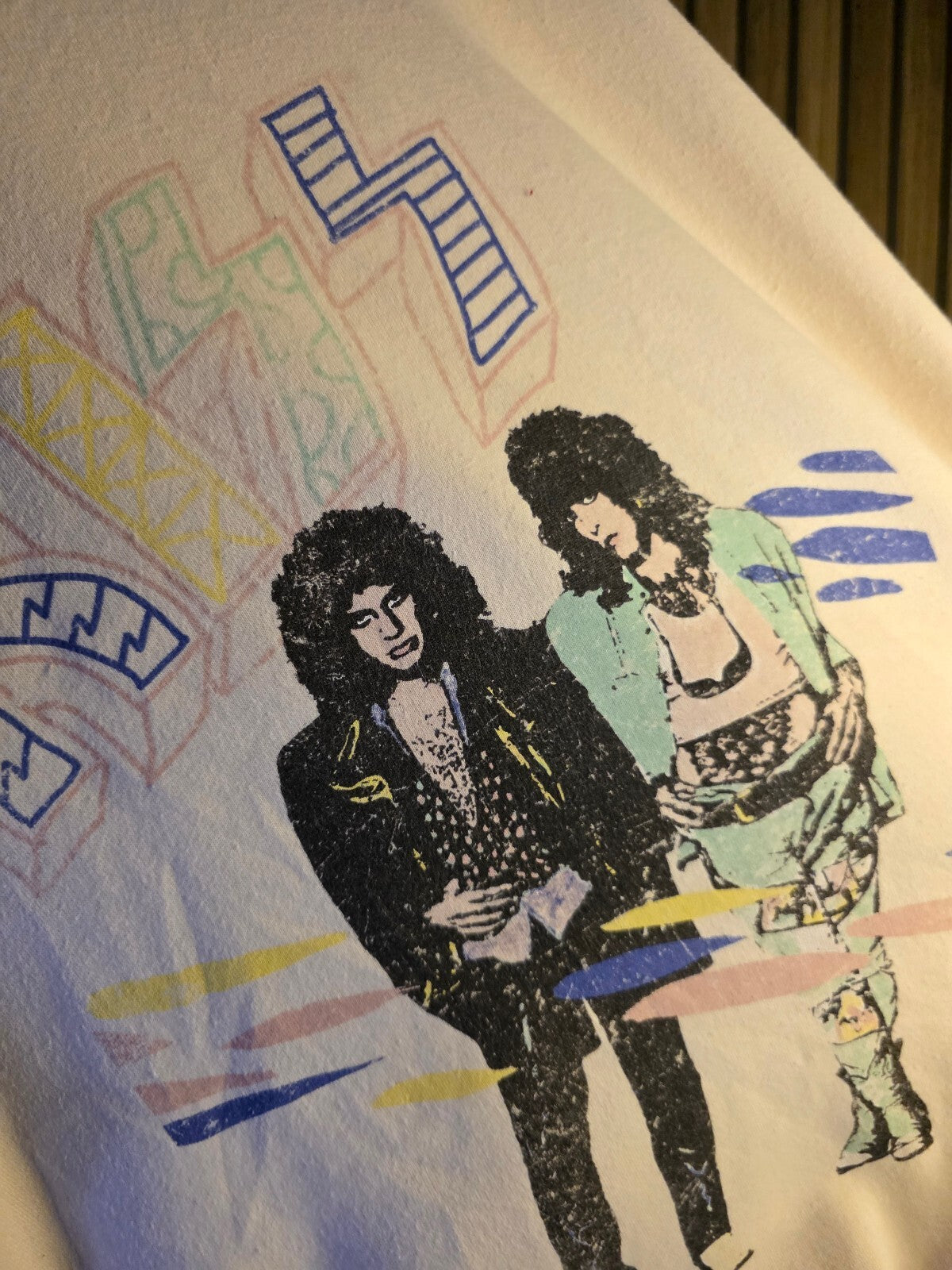 Vinyl Icon KISS Band Graphic Sweatshirt Cream XL