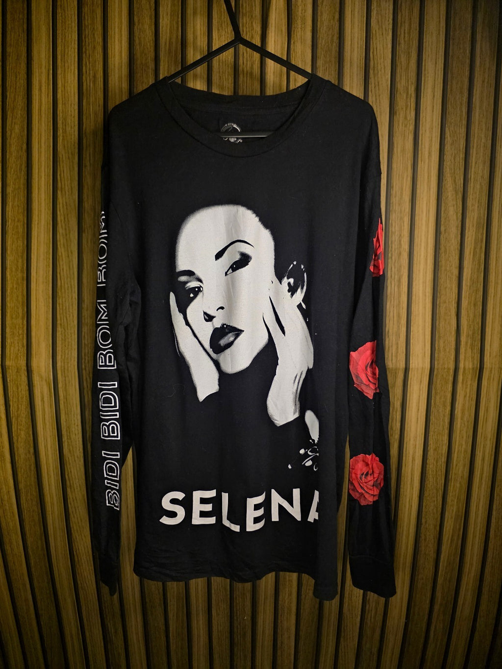 Selena Graphic Long Sleeve Black T-Shirt with Red Roses Size Large