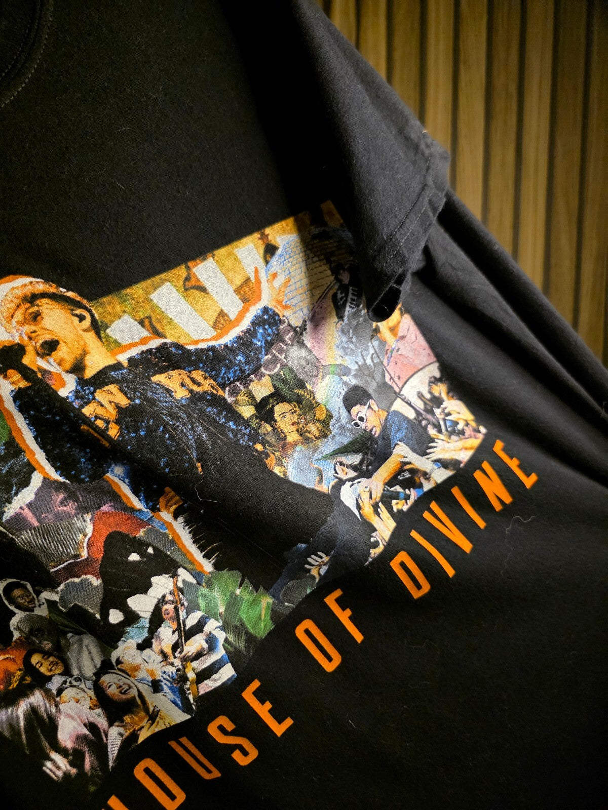 Gildan House of Divine Graphic T-Shirt Black Size S