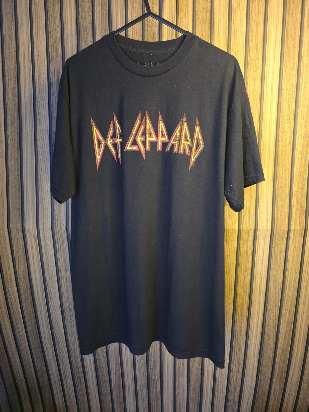Def Leppard Band T-Shirt Black Medium Cracked Logo