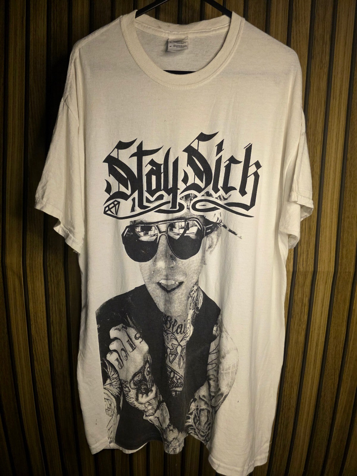 Gildan Stay Sick Graphic T-Shirt Black White Size L