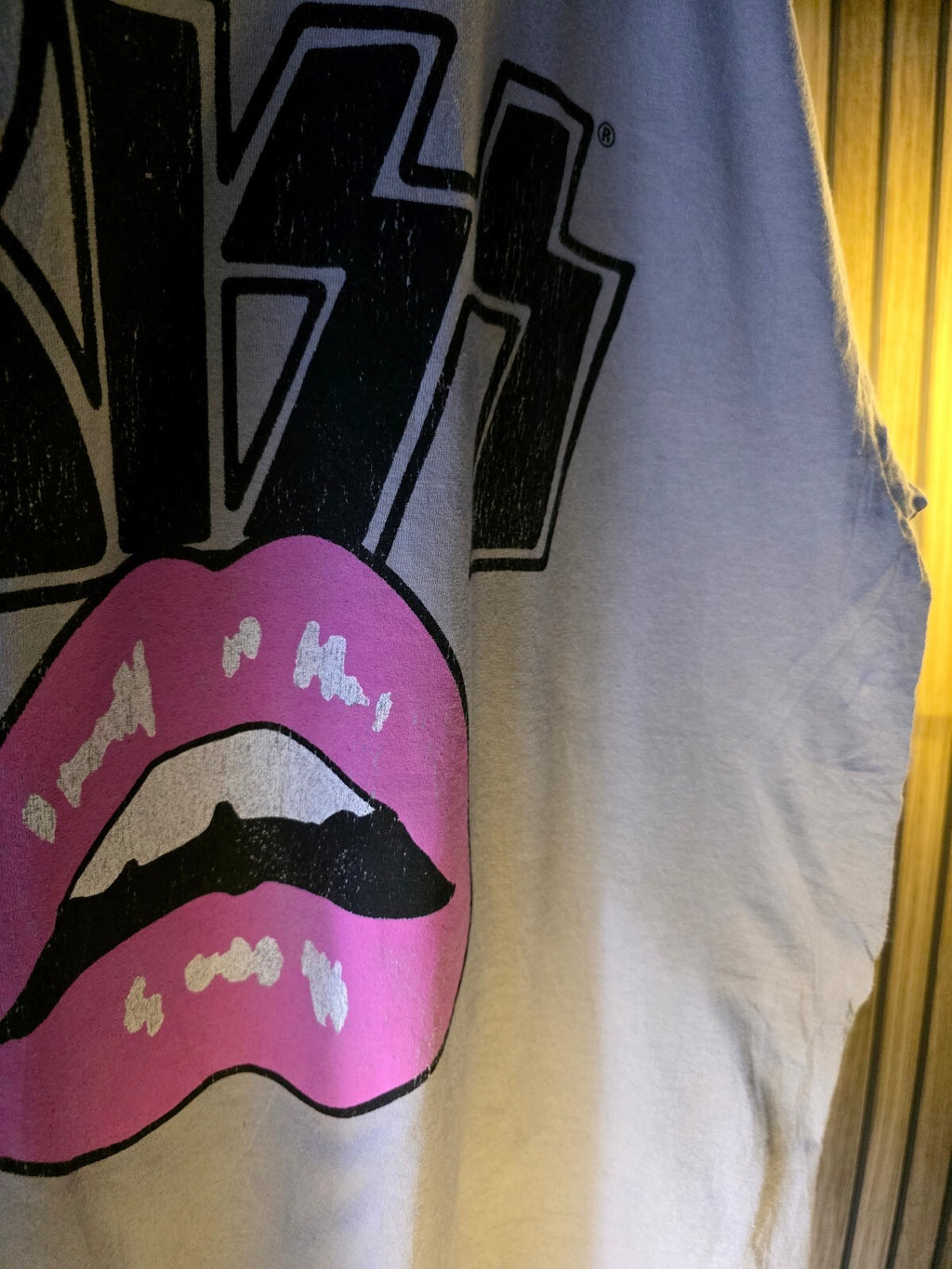 KISS Band Graphic T-shirt Pink Lips Print White Medium