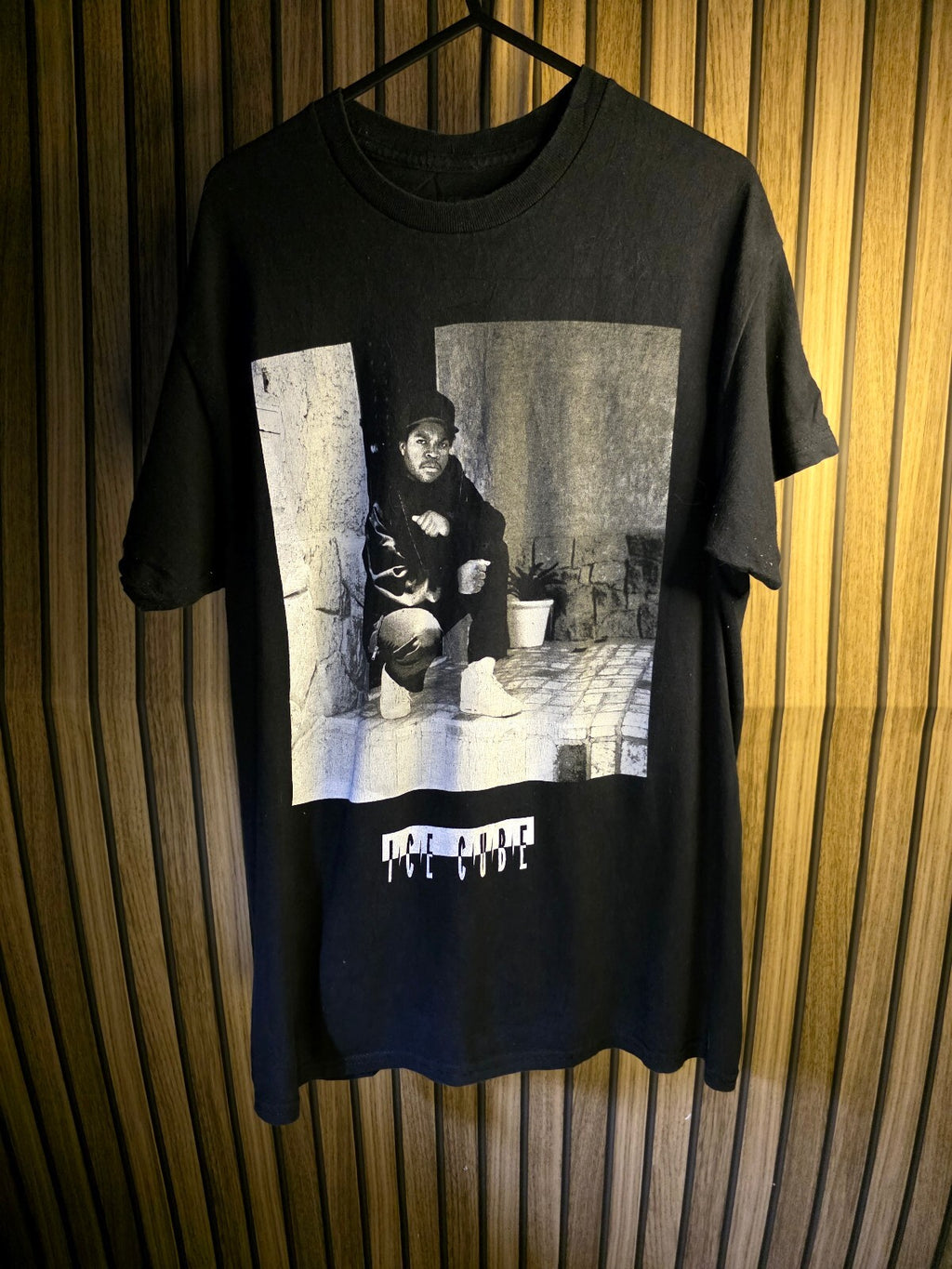 Ice Cube Black Graphic T-Shirt Size M Cracking Print