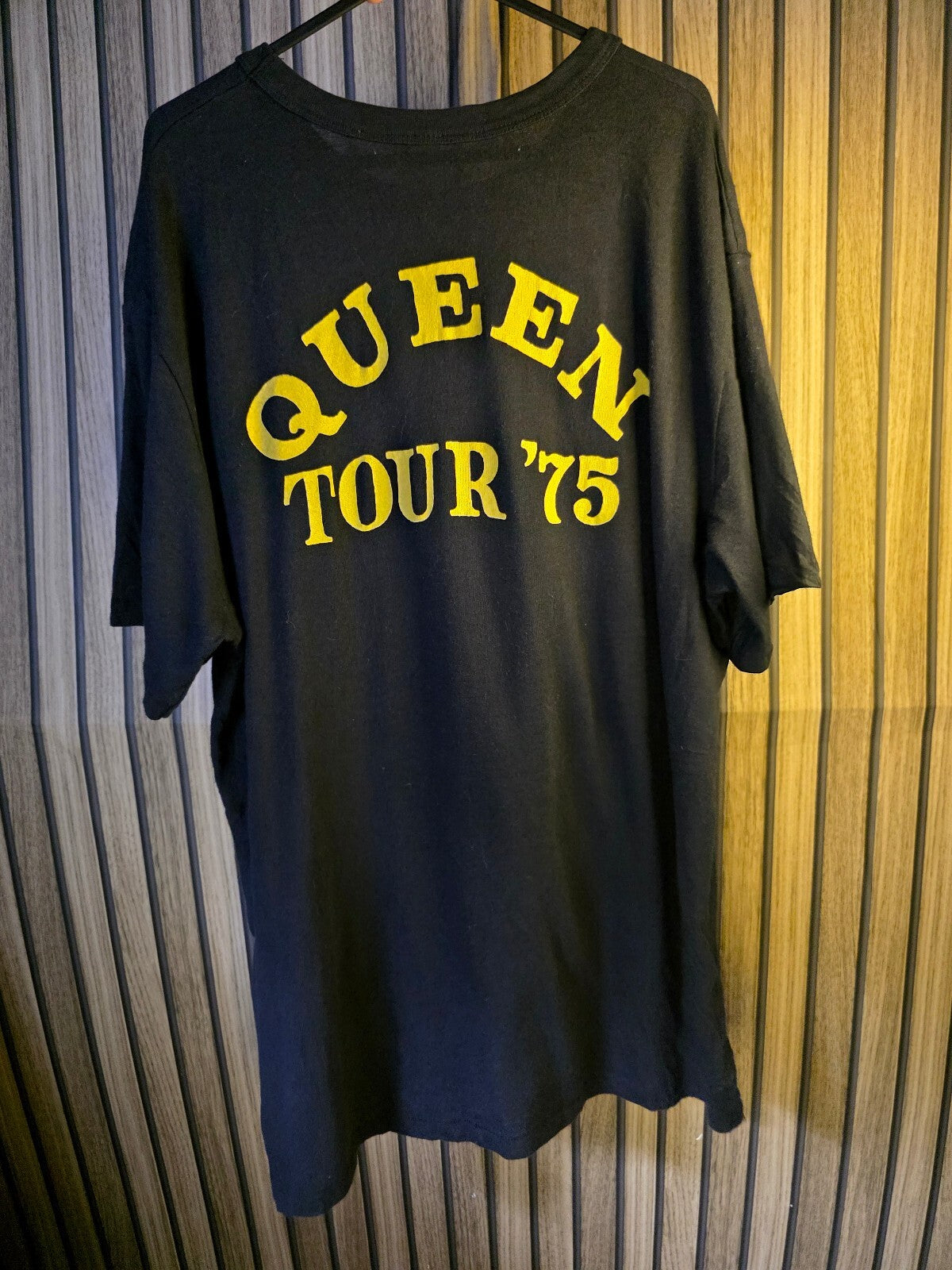 Queen Tour '75 Graphic T-Shirt Black Yellow XL