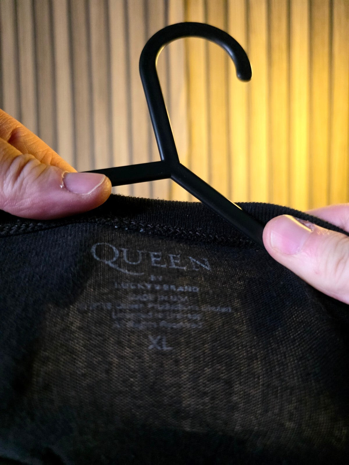 Queen Tour '75 Graphic T-Shirt Black Yellow XL
