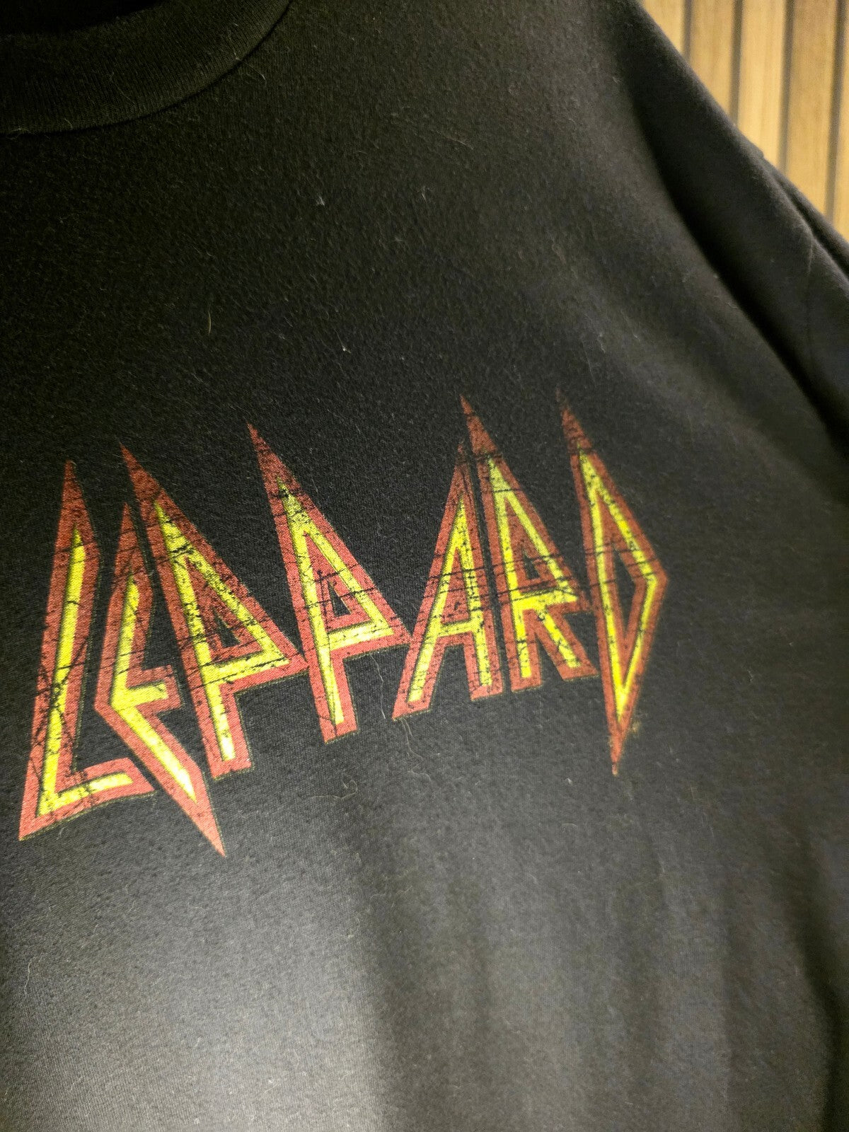 Def Leppard Band T-Shirt Black Medium Cracked Logo