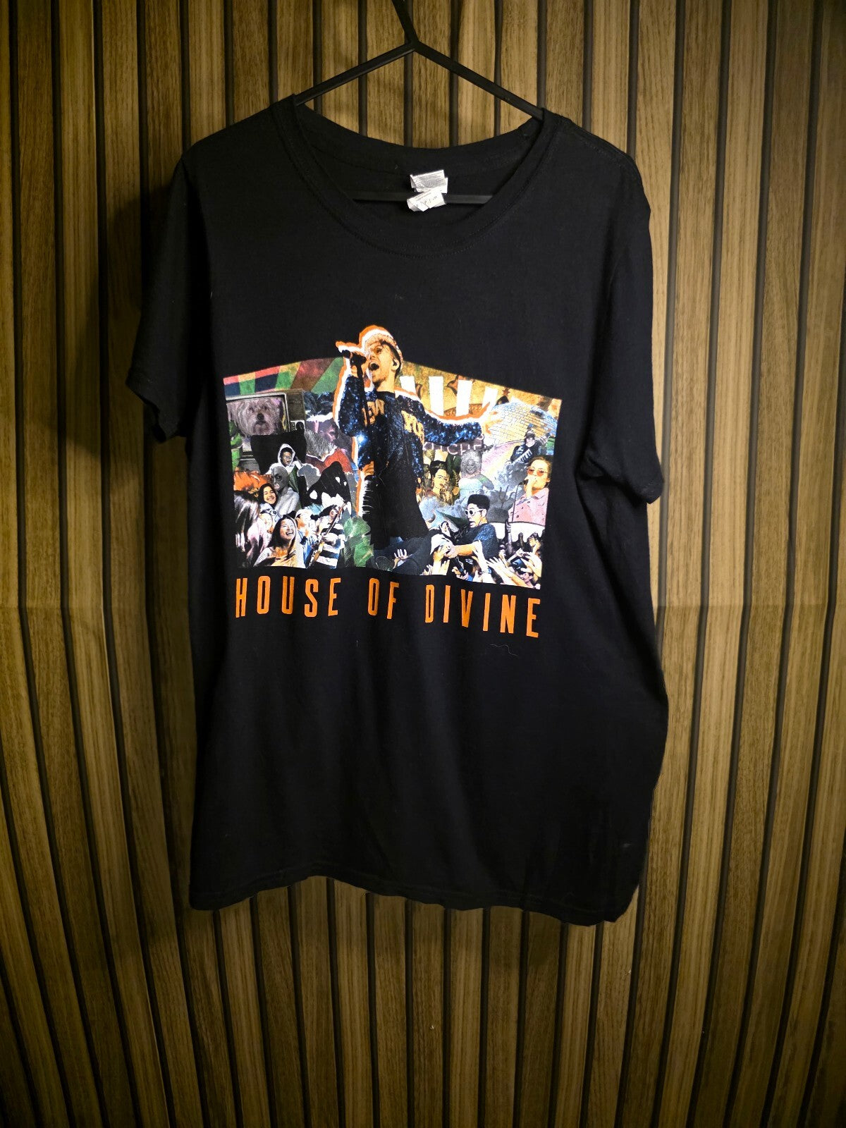 Gildan House of Divine Graphic T-Shirt Black Size S