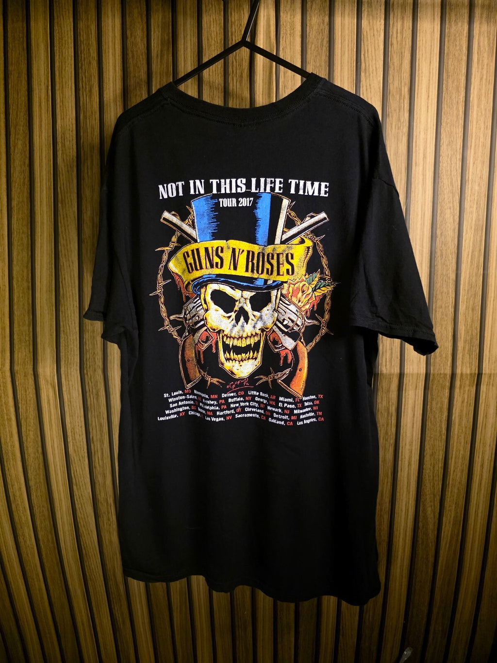 Gildan Guns N' Roses Not In This Lifetime Tour 2017 Black T-shirt Large